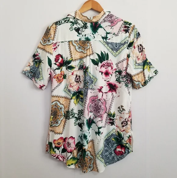 Chico's Multicolor Floral Peonies Garden Graphic Blouse Size 1 Medium - Picture 3 of 7